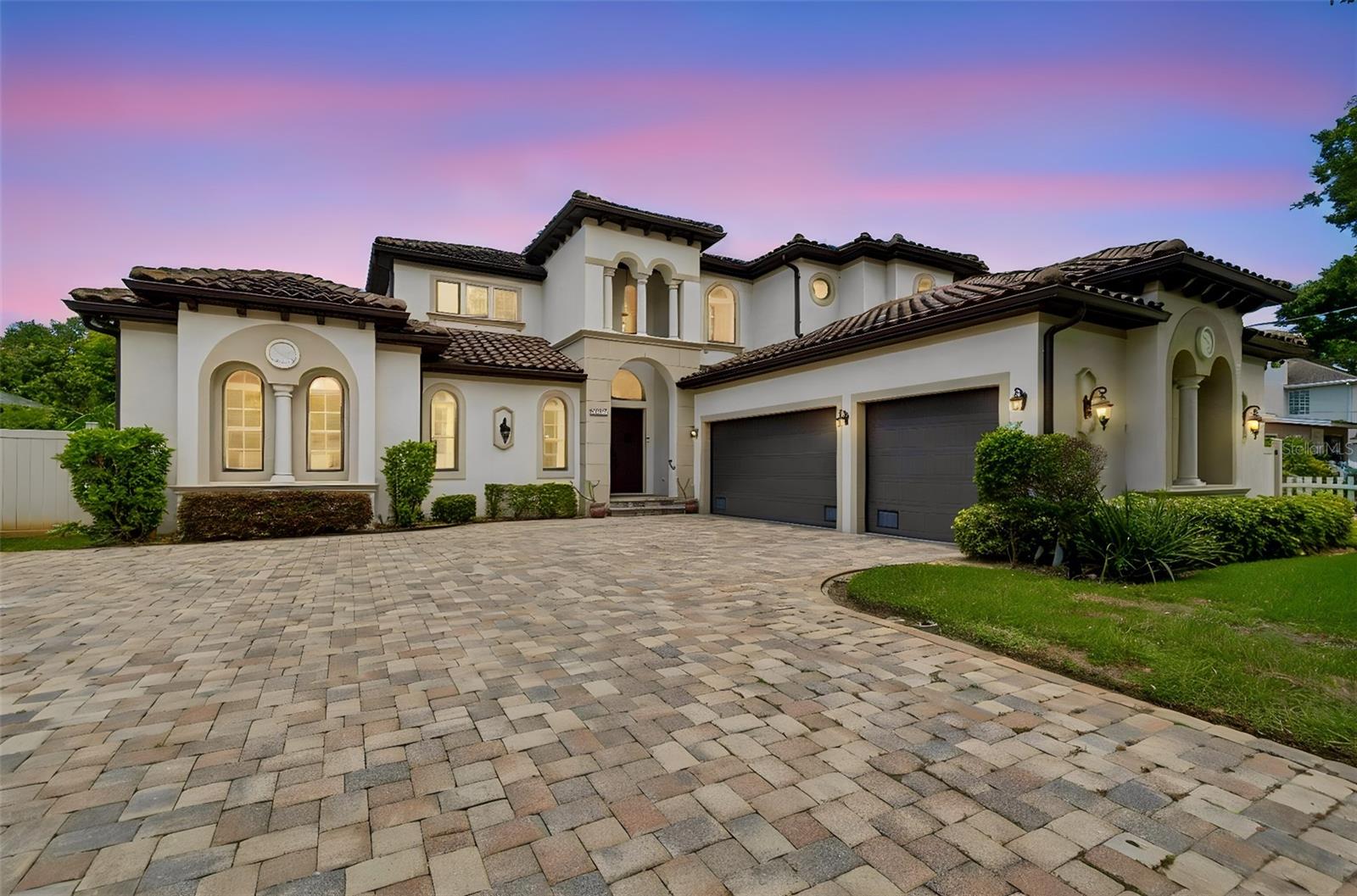 Single Family Residence in TAMPA, FL - Daniel Dourado
