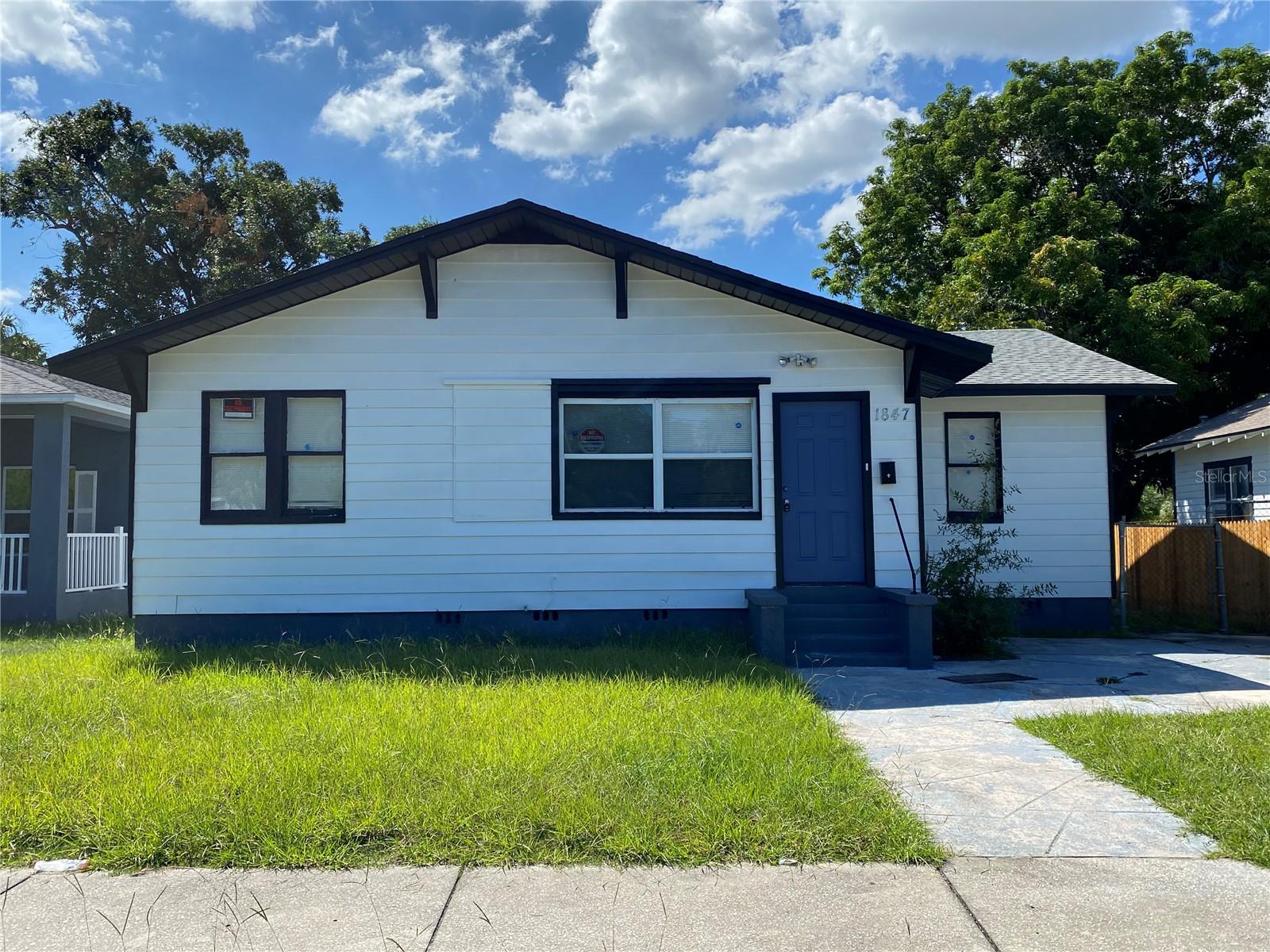 Single Family Residence in ST PETERSBURG, FL - Daniel Dourado