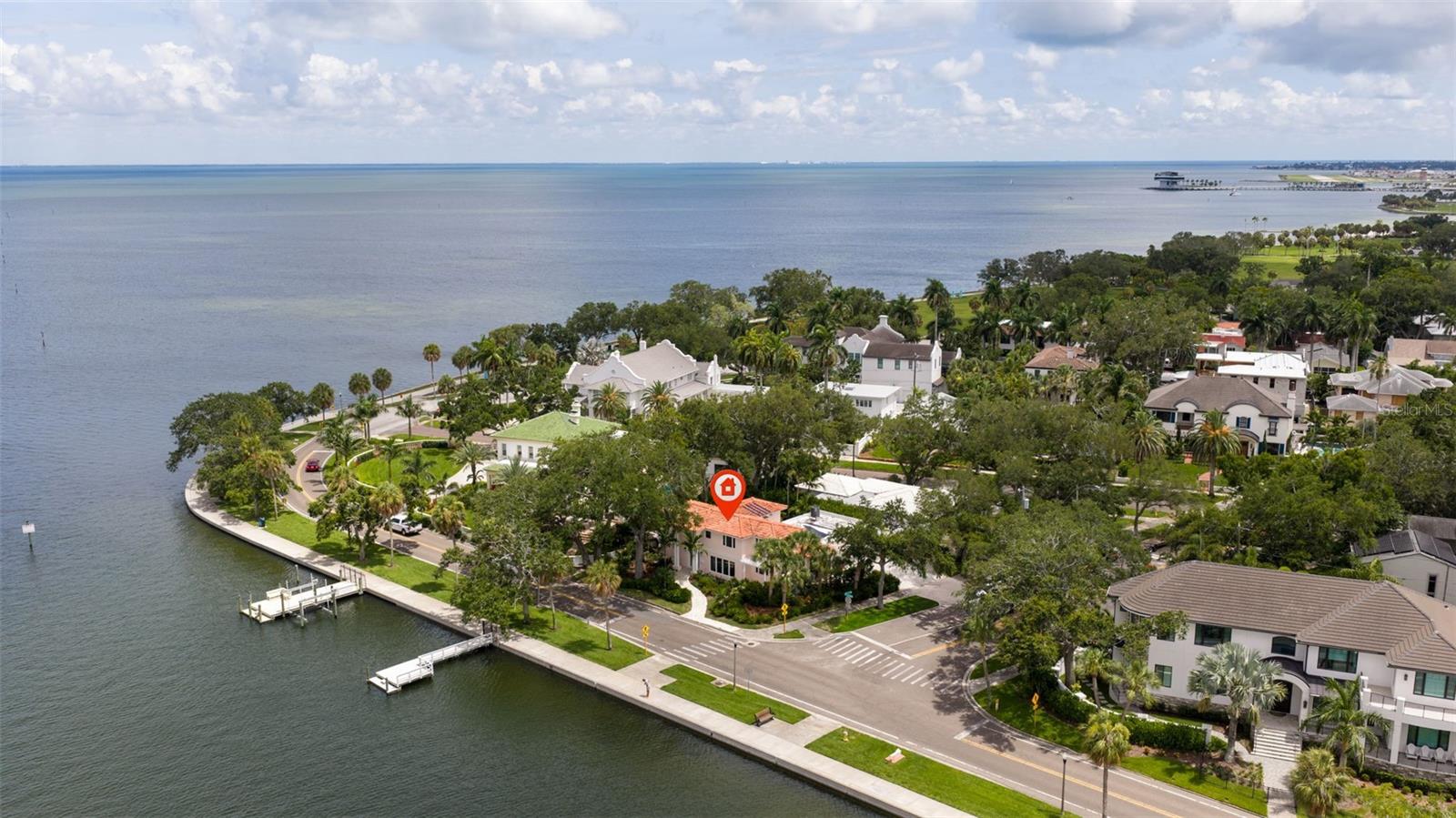 Single Family Residence in ST PETERSBURG, FL - Daniel Dourado