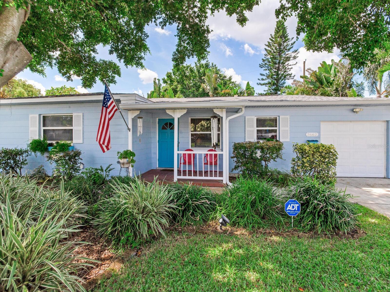 Single Family Residence in ST PETERSBURG, FL - Daniel Dourado