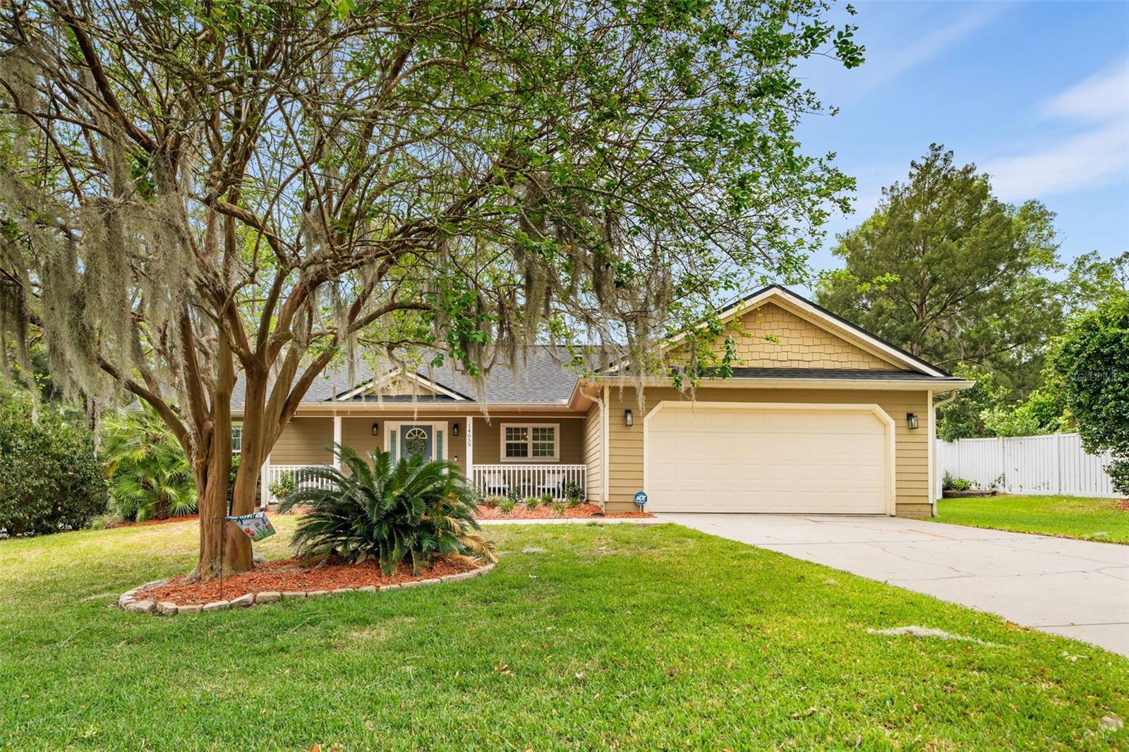 Single Family Residence in ALACHUA, FL - Daniel Dourado