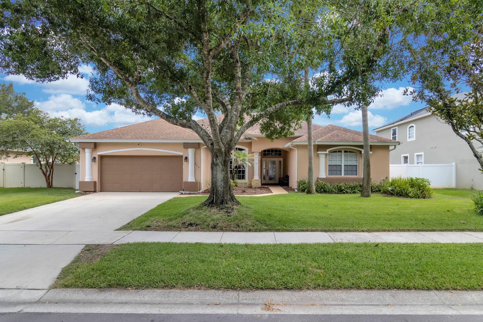 Single Family Residence in OVIEDO, FL - Daniel Dourado