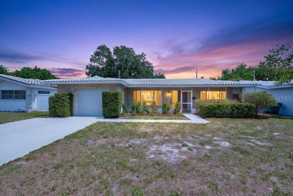Single Family Residence em CLEARWATER, FL - Daniel Dourado