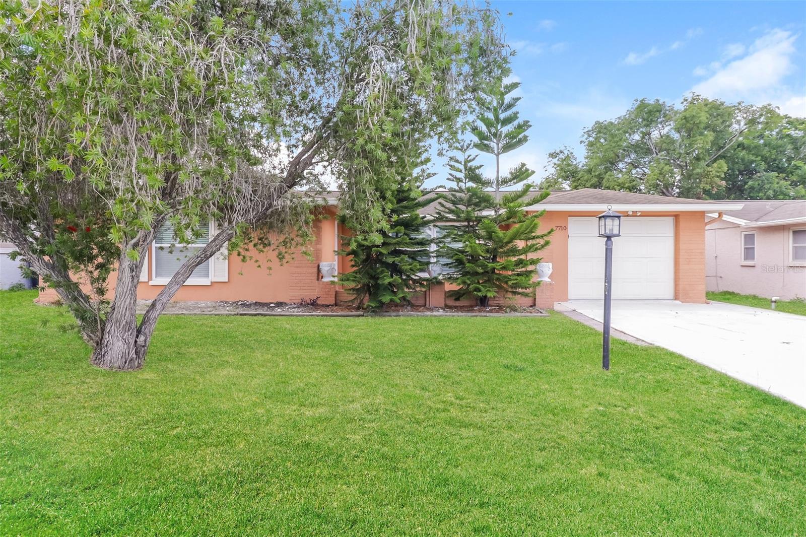 Single Family Residence in PORT RICHEY, FL - Daniel Dourado