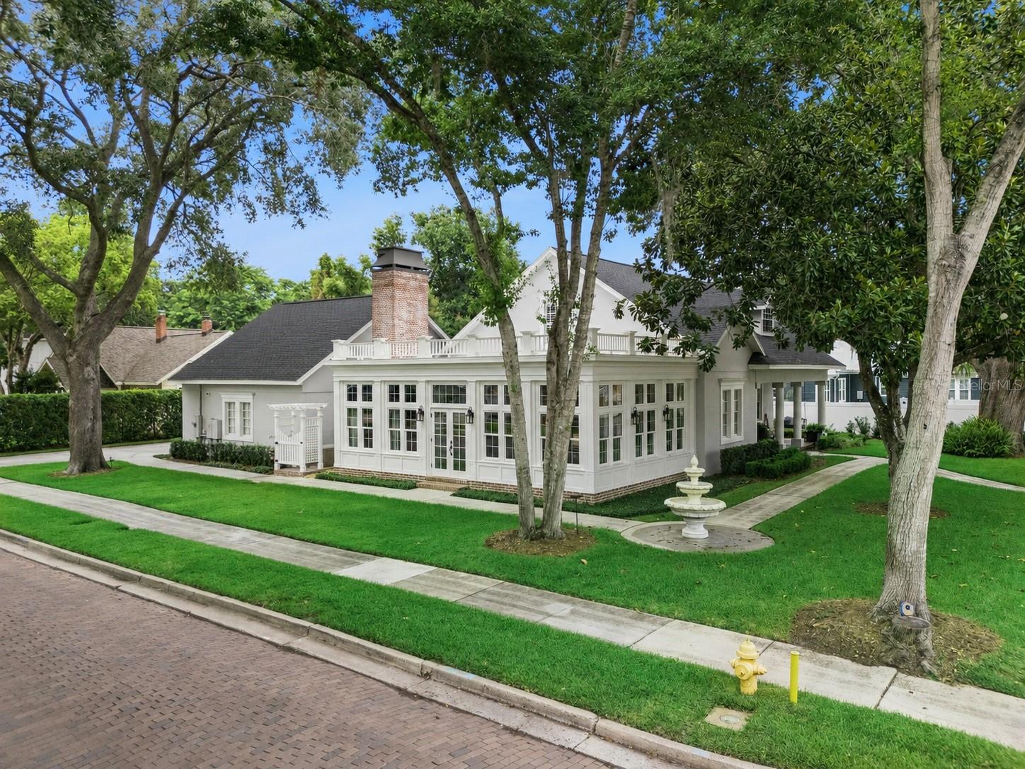 Single Family Residence in WINTER GARDEN, FL - Daniel Dourado