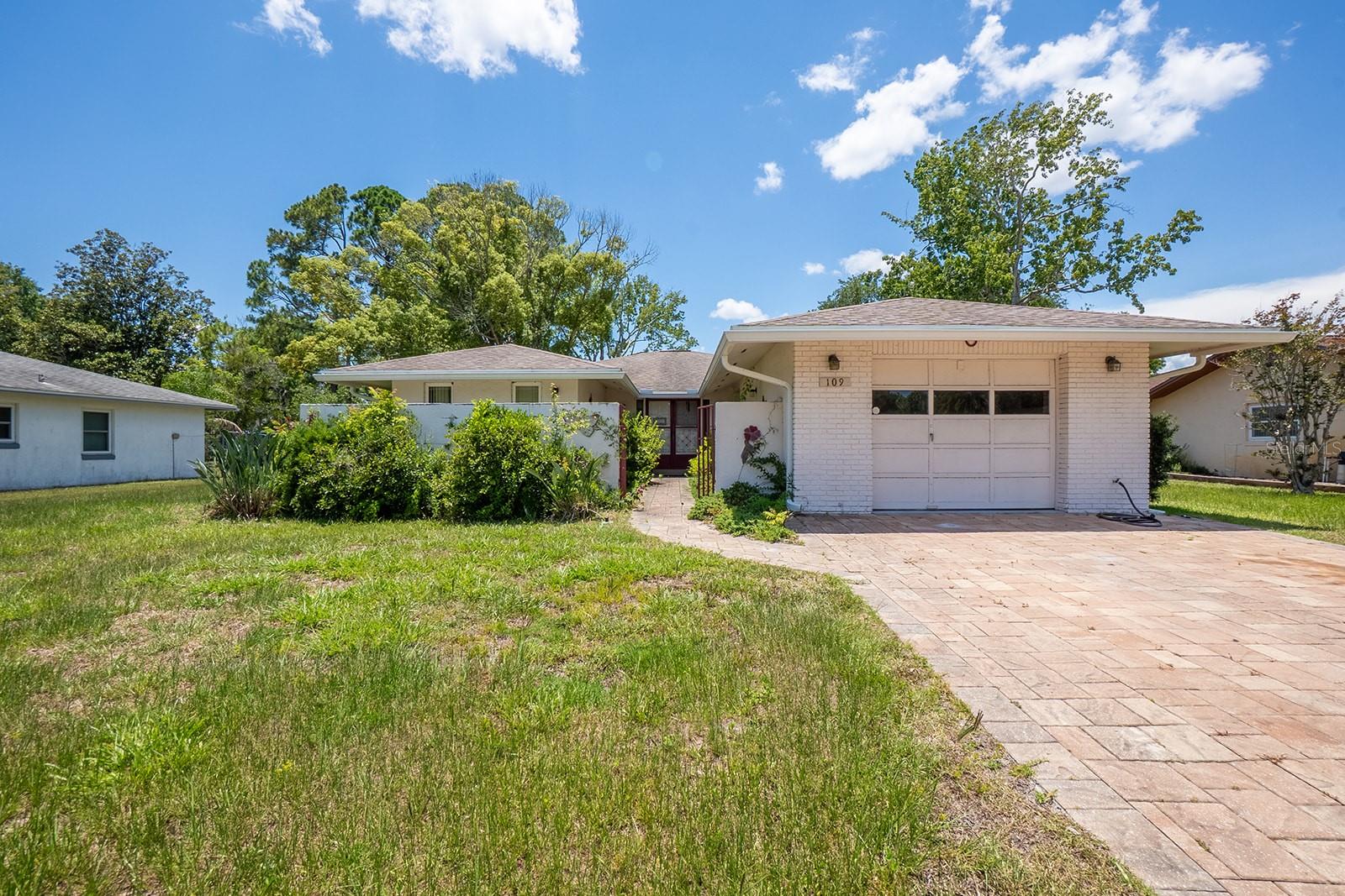Single Family Residence in PALM COAST, FL - Daniel Dourado