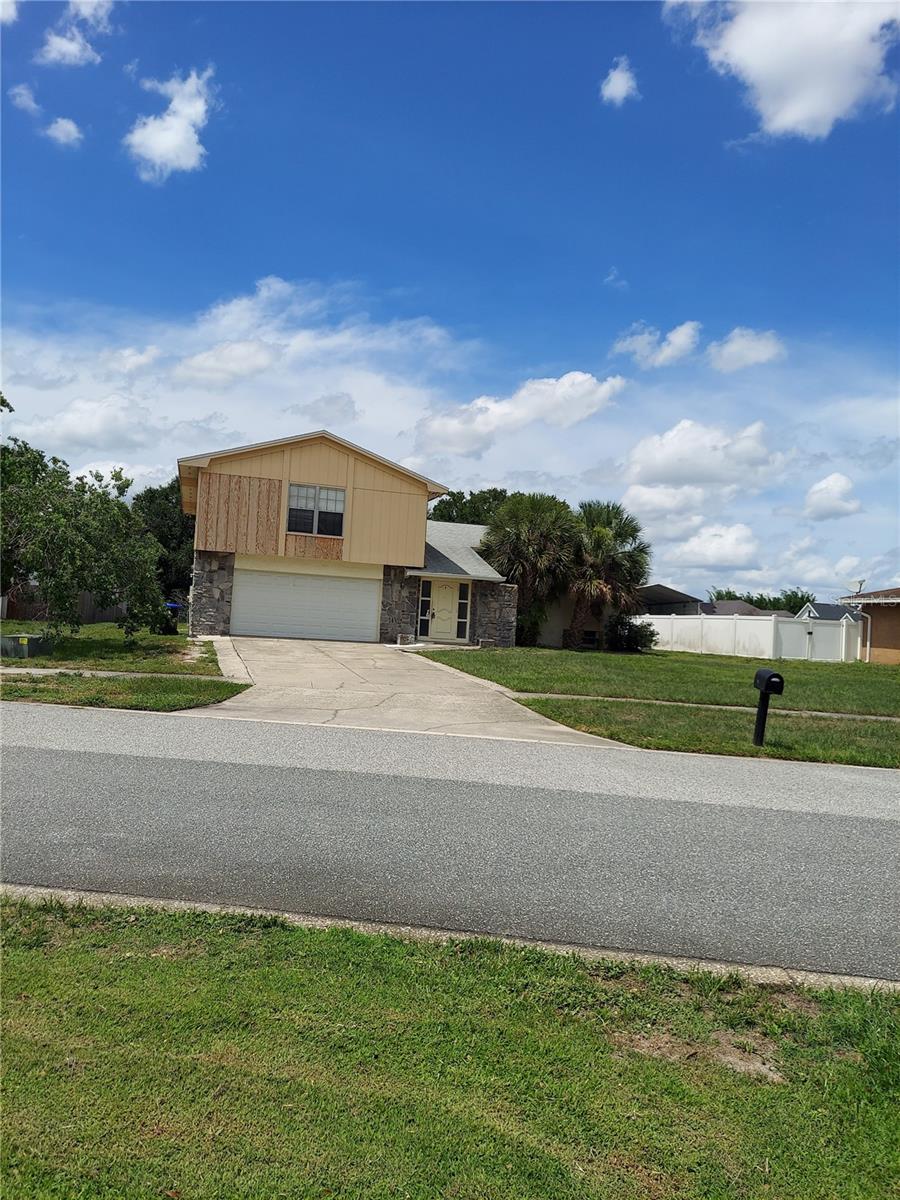 Single Family Residence in ORLANDO, FL - Daniel Dourado