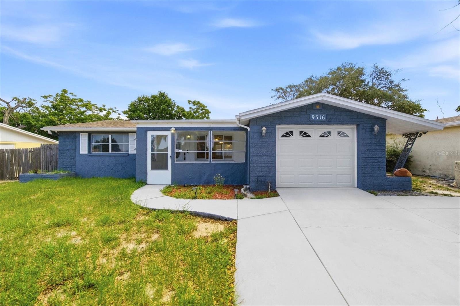 Single Family Residence in PORT RICHEY, FL - Daniel Dourado
