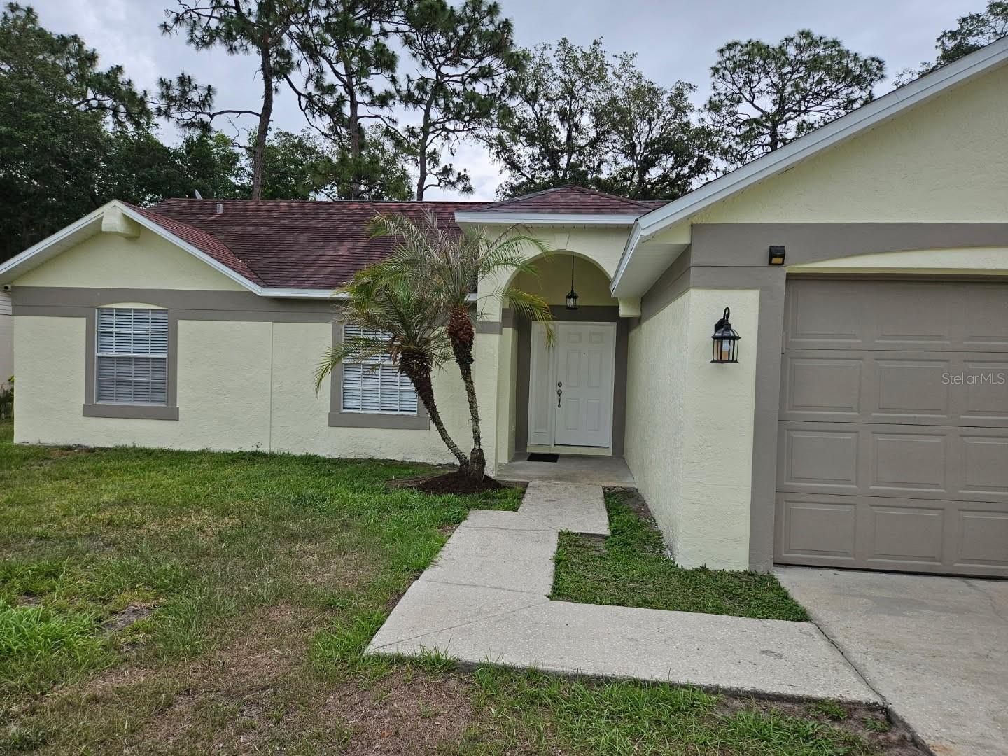 Single Family Residence in ORLANDO, FL - Daniel Dourado