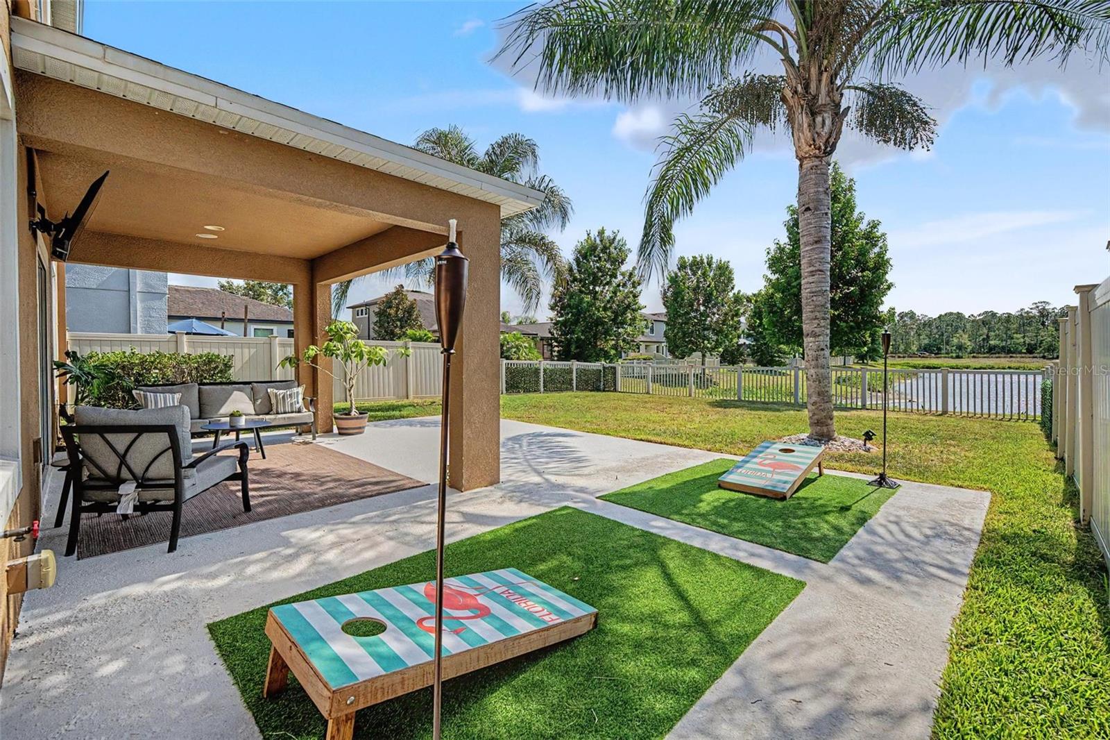 Single Family Residence in LUTZ, FL - Daniel Dourado