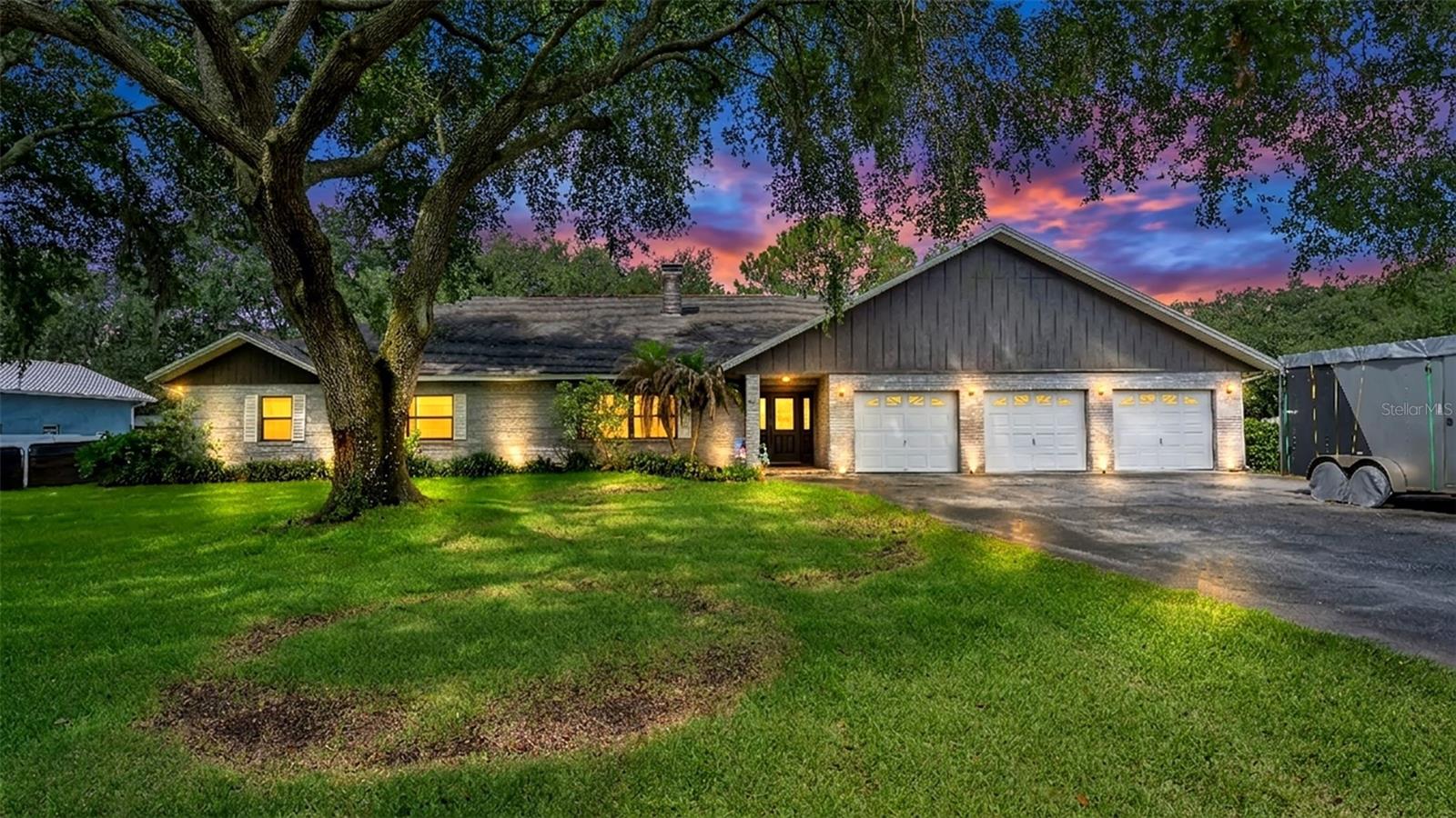 Single Family Residence em KATHLEEN, FL - Daniel Dourado