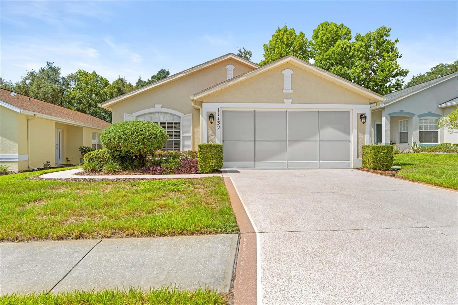 Single Family Residence in SPRING HILL, FL - Daniel Dourado
