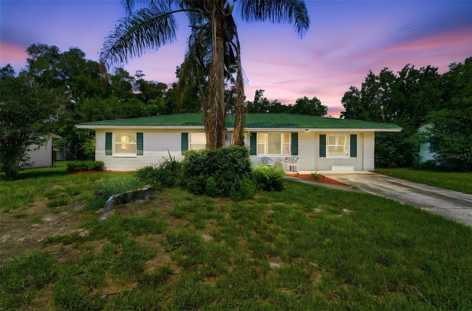 Single Family Residence in DELAND, FL - Daniel Dourado