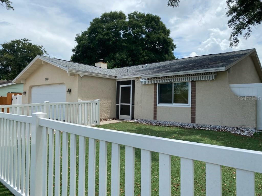 Single Family Residence in PALM HARBOR, FL - Daniel Dourado