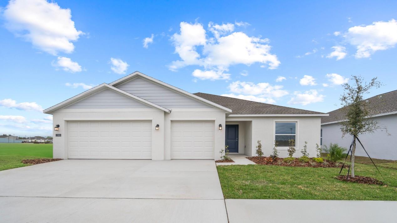 Single Family Residence in EAGLE LAKE, FL - Daniel Dourado