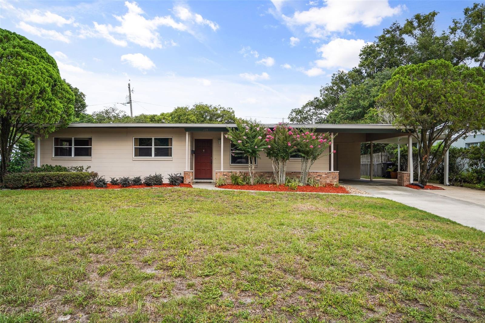 Single Family Residence in ORLANDO, FL - Daniel Dourado