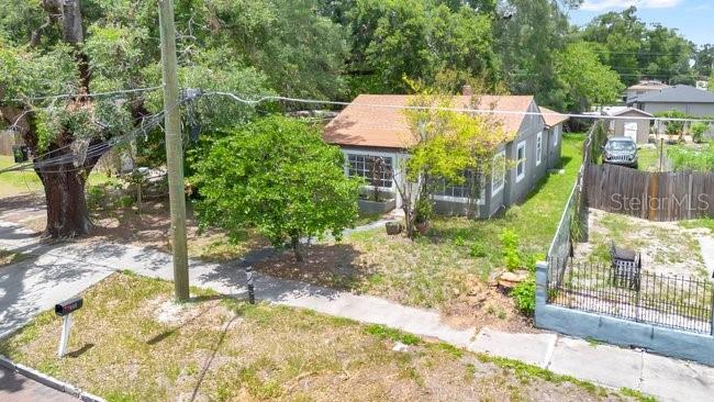 Single Family Residence in ORLANDO, FL - Daniel Dourado