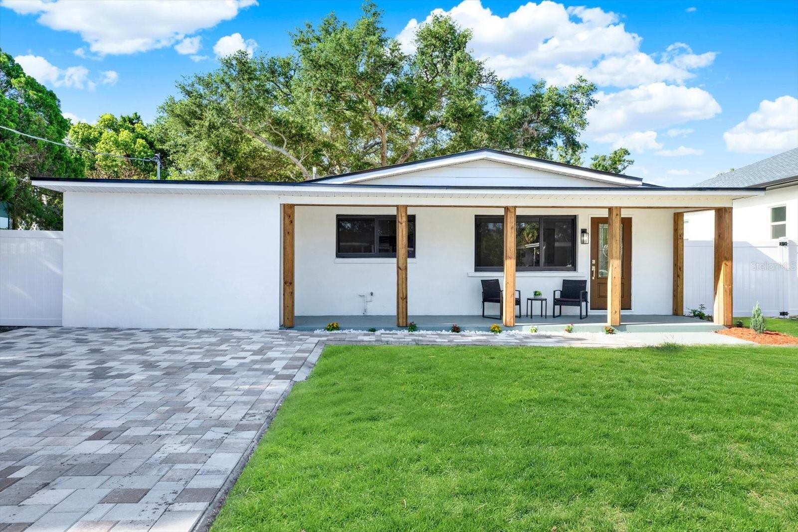 Single Family Residence in TAMPA, FL - Daniel Dourado