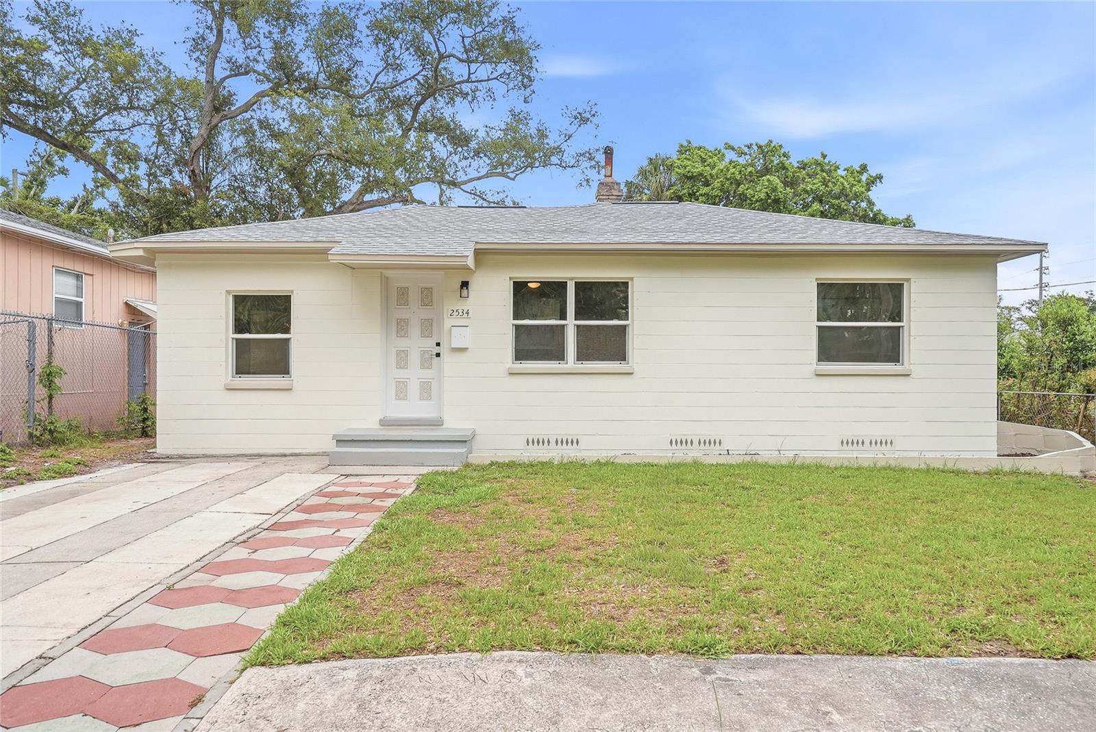 Single Family Residence in ST PETERSBURG, FL - Daniel Dourado