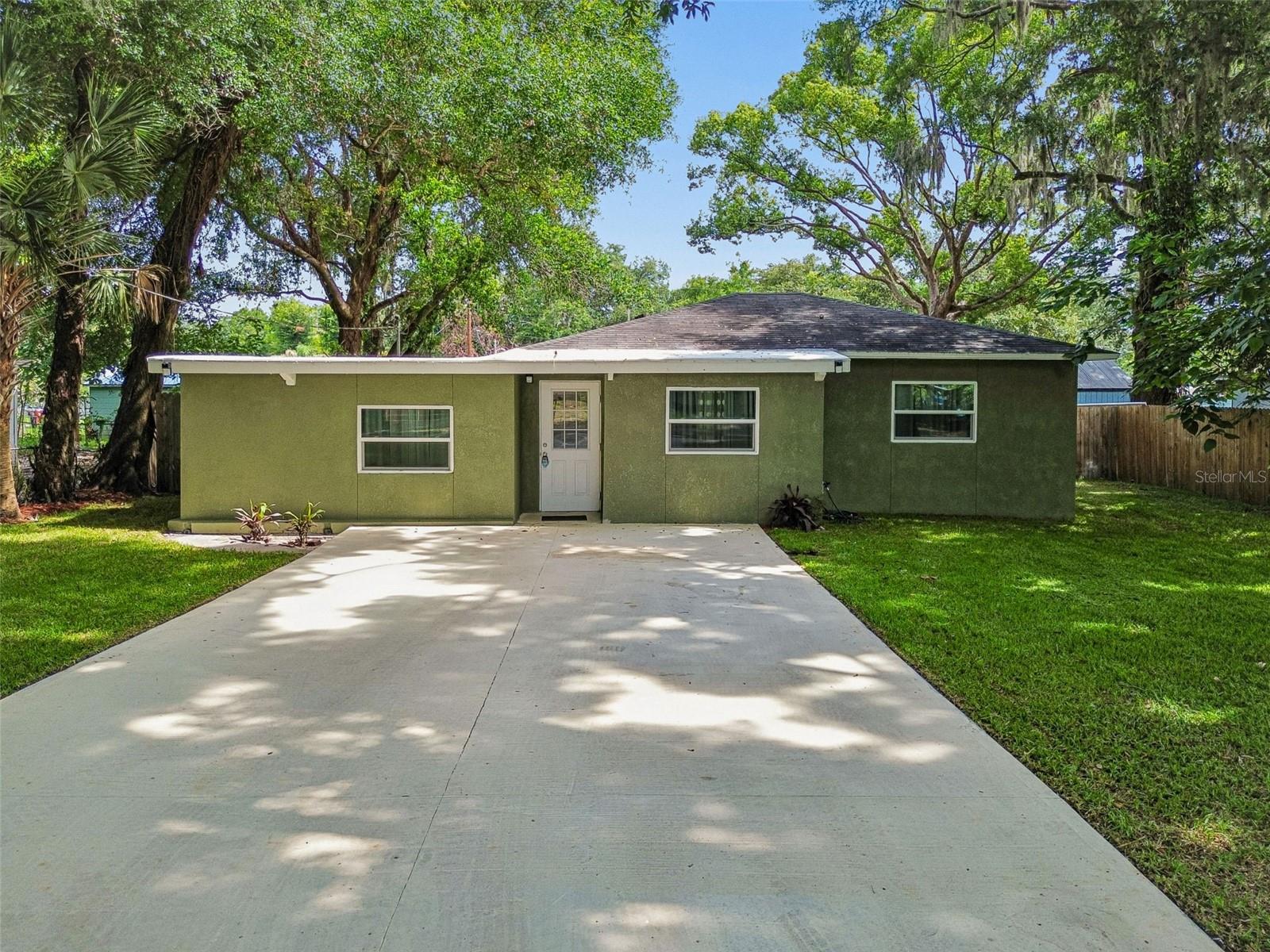 Single Family Residence in PLANT CITY, FL - Daniel Dourado