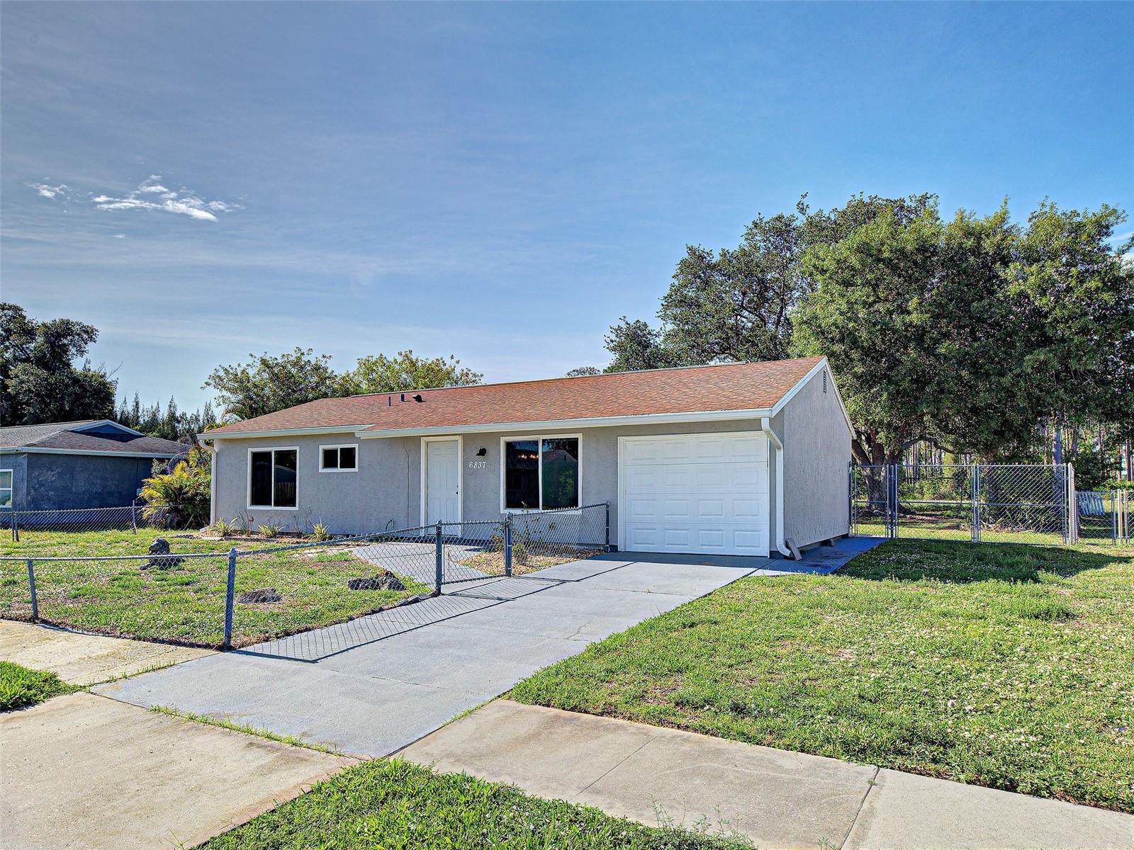 Single Family Residence in NORTH PORT, FL - Daniel Dourado