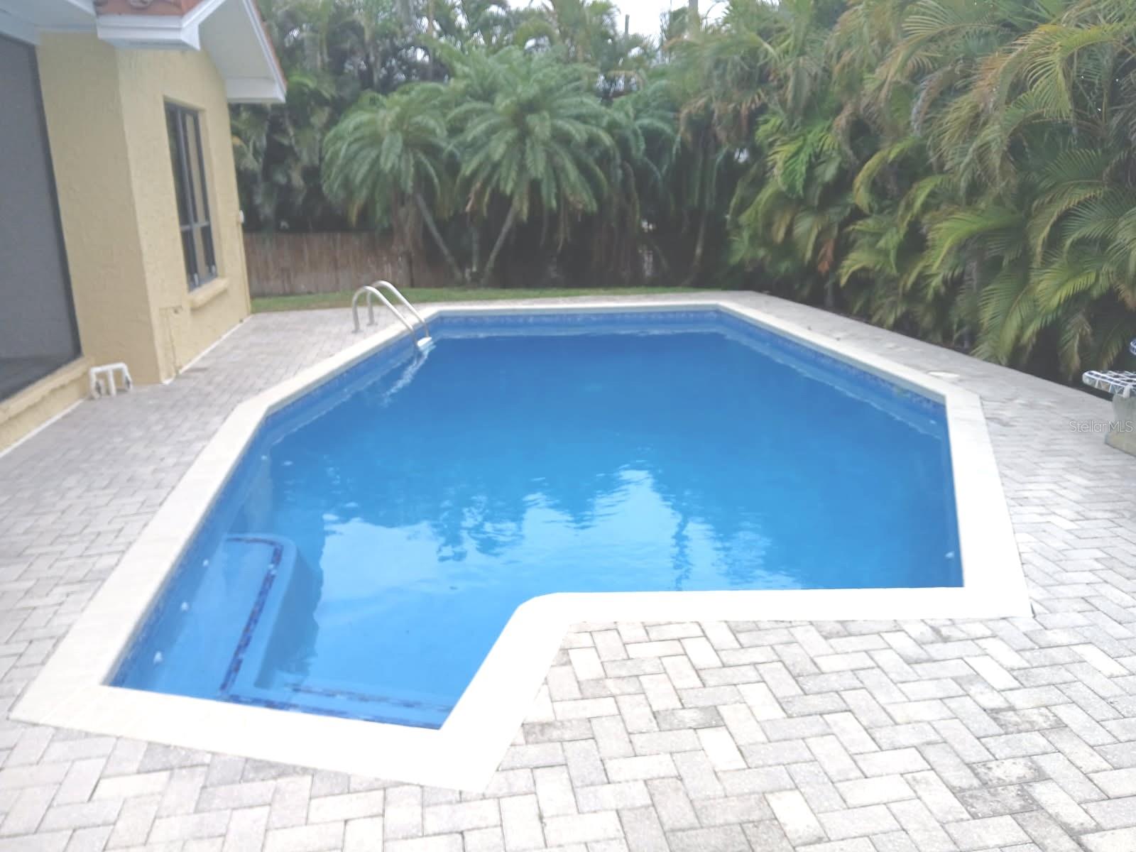Single Family Residence in MADEIRA BEACH, FL - Daniel Dourado
