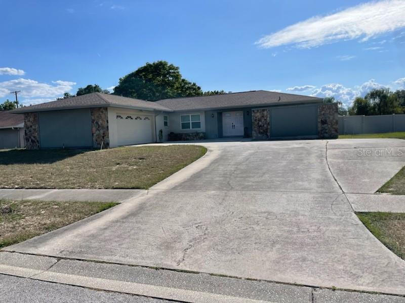 Single Family Residence em SEFFNER, FL - Daniel Dourado