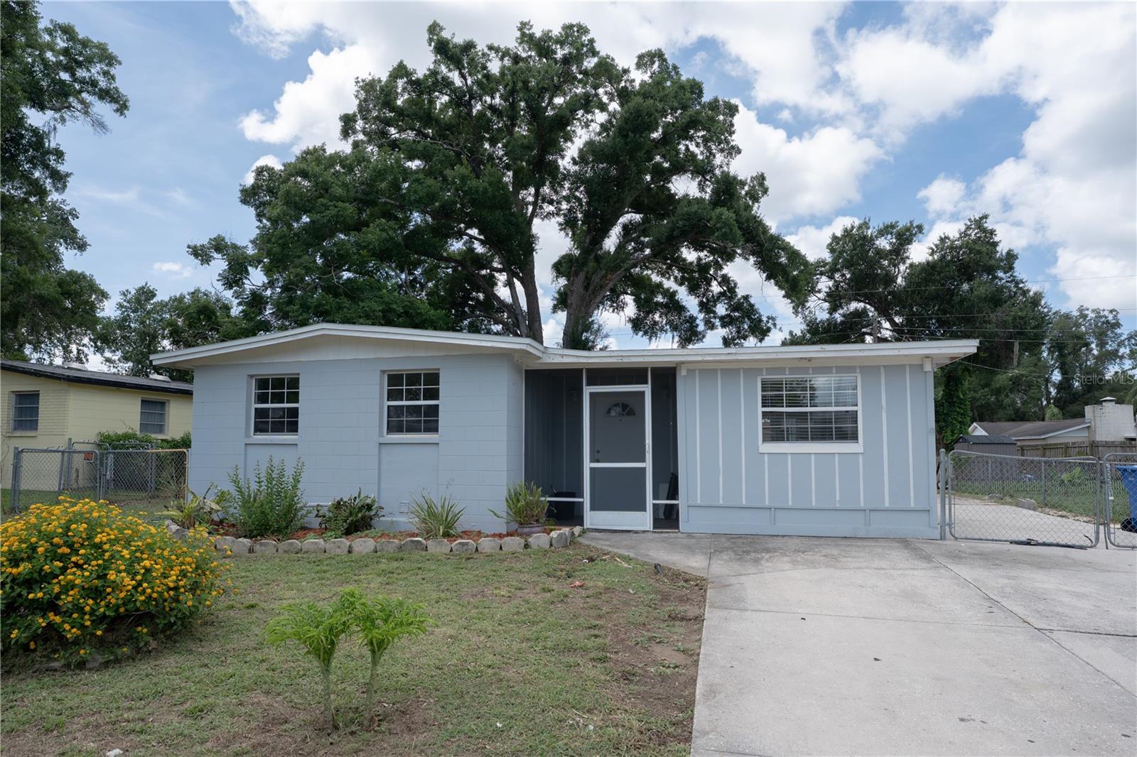 Single Family Residence in BRANDON, FL - Daniel Dourado