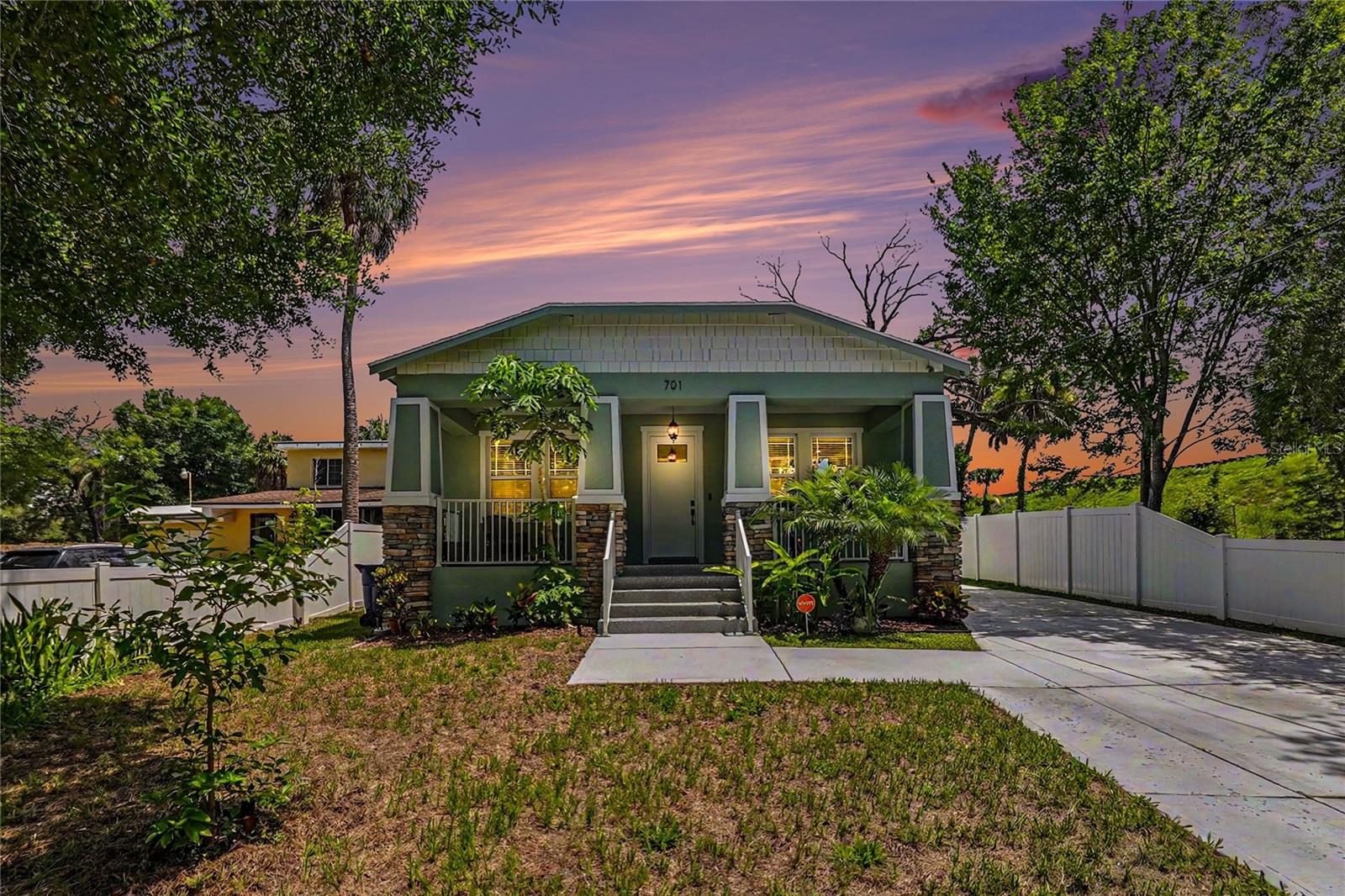 Single Family Residence in TAMPA, FL - Daniel Dourado