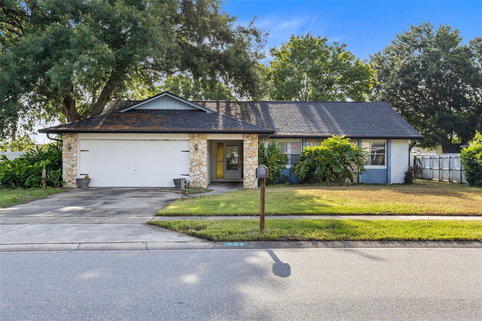 Single Family Residence in ORLANDO, FL - Daniel Dourado