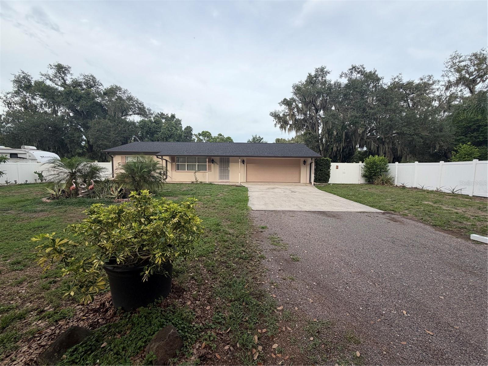 Single Family Residence in TAMPA, FL - Daniel Dourado