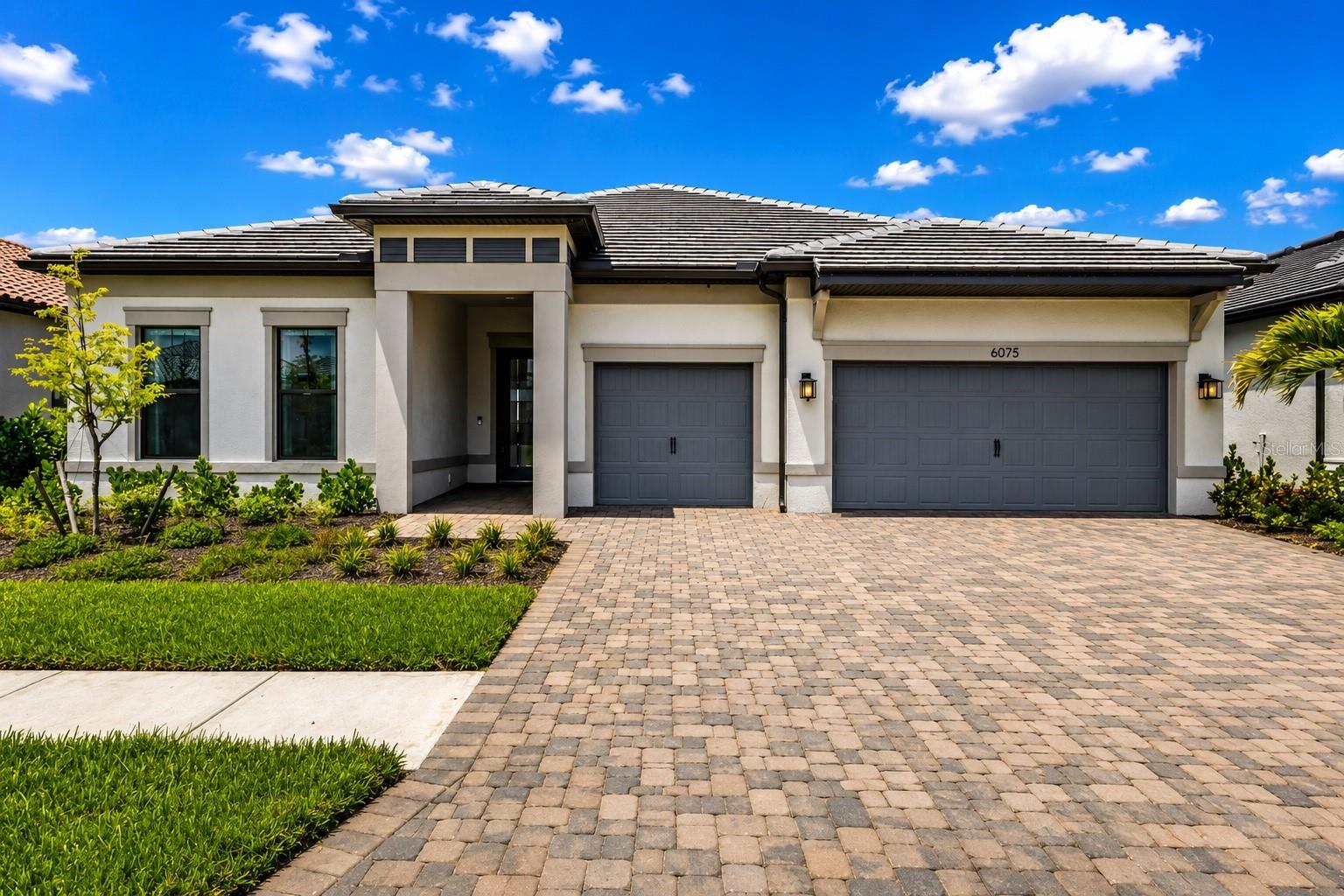 Single Family Residence in NOKOMIS, FL - Daniel Dourado
