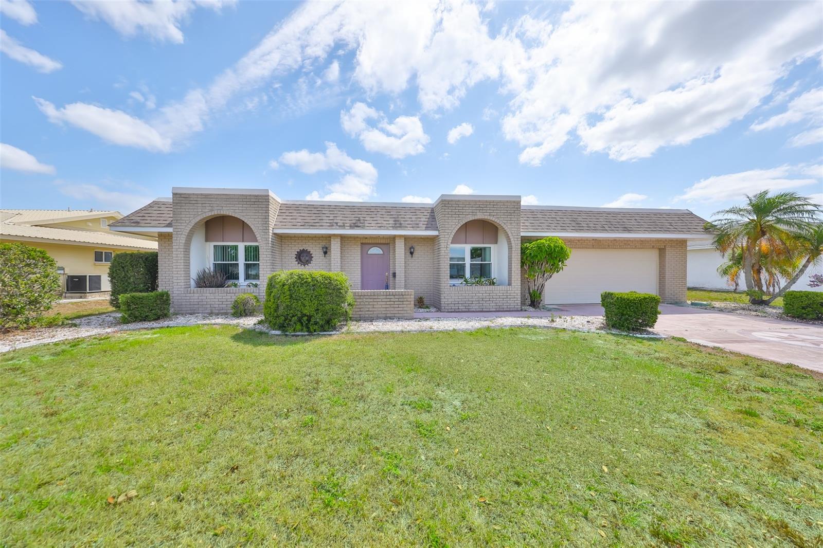 Single Family Residence em SUN CITY CENTER, FL - Daniel Dourado