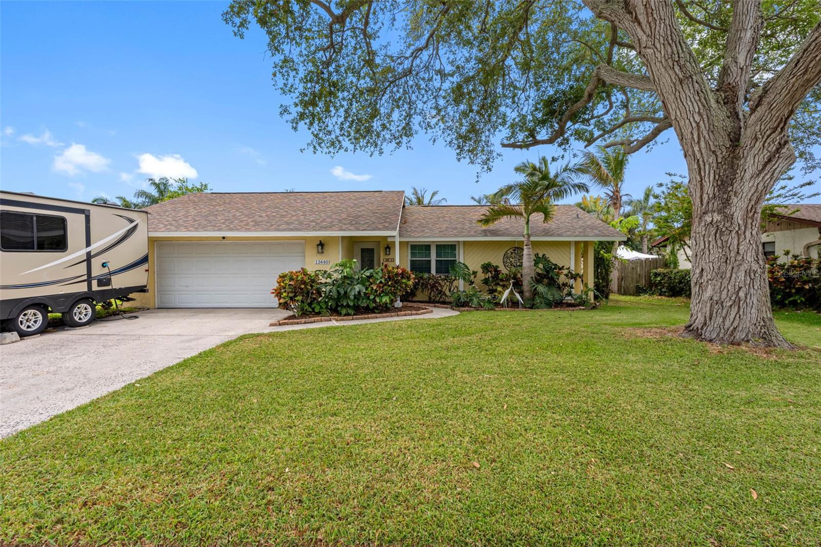 Single Family Residence em SEMINOLE, FL - Daniel Dourado