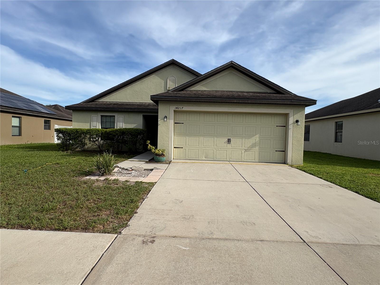 Single Family Residence in WIMAUMA, FL - Daniel Dourado
