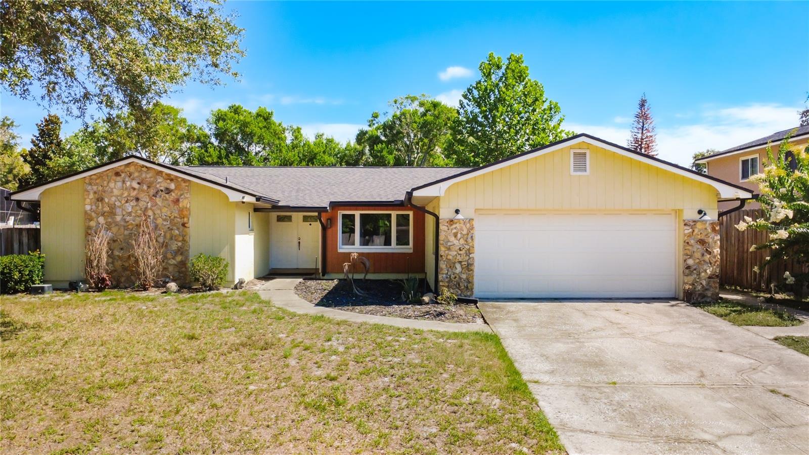 Single Family Residence in ORLANDO, FL - Daniel Dourado