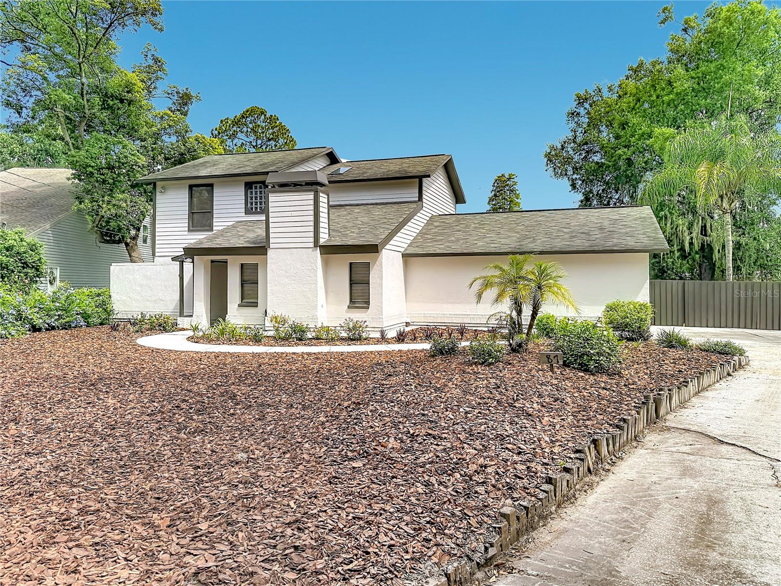 Single Family Residence in LUTZ, FL - Daniel Dourado