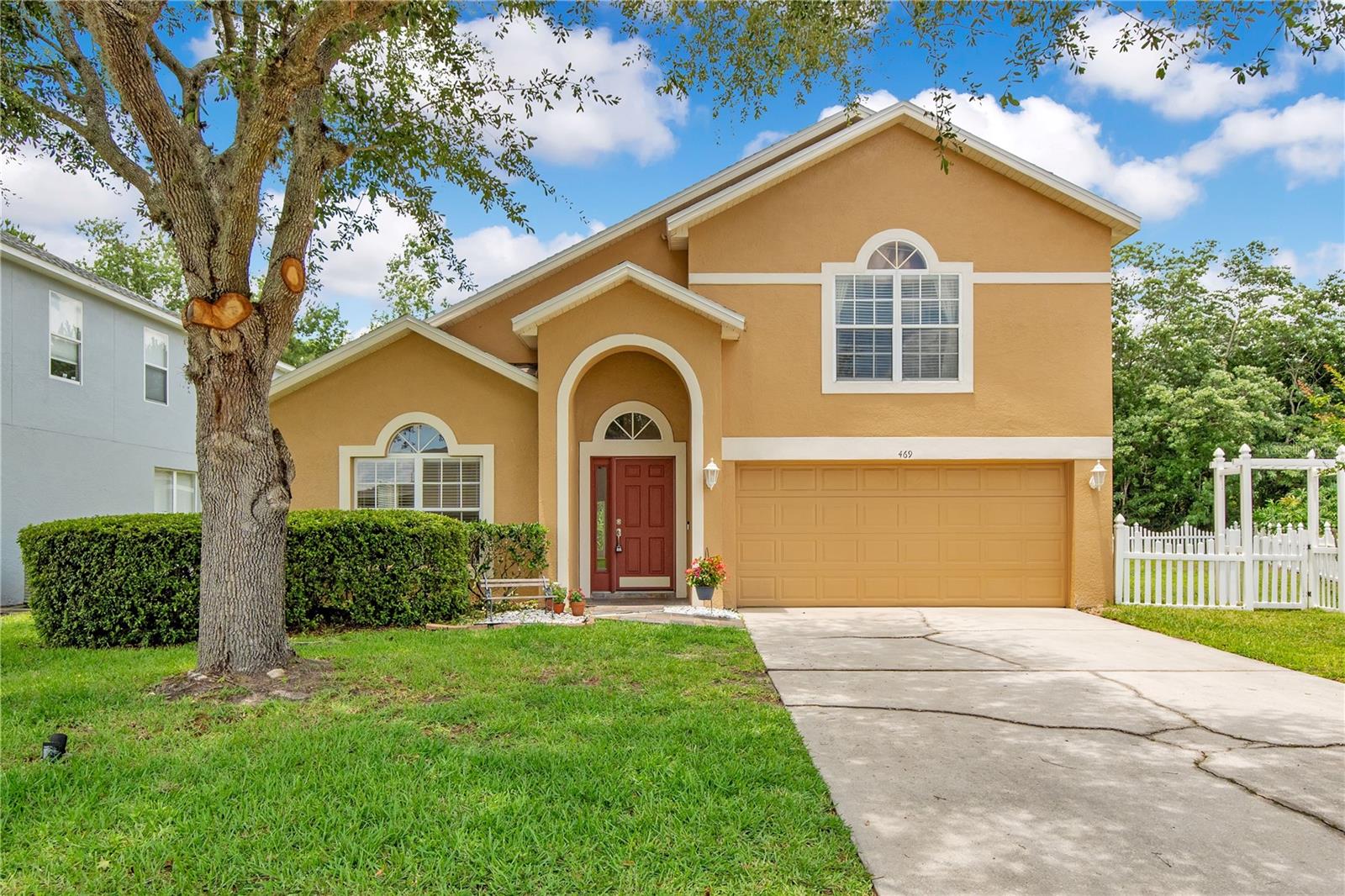 Single Family Residence in ORLANDO, FL - Daniel Dourado
