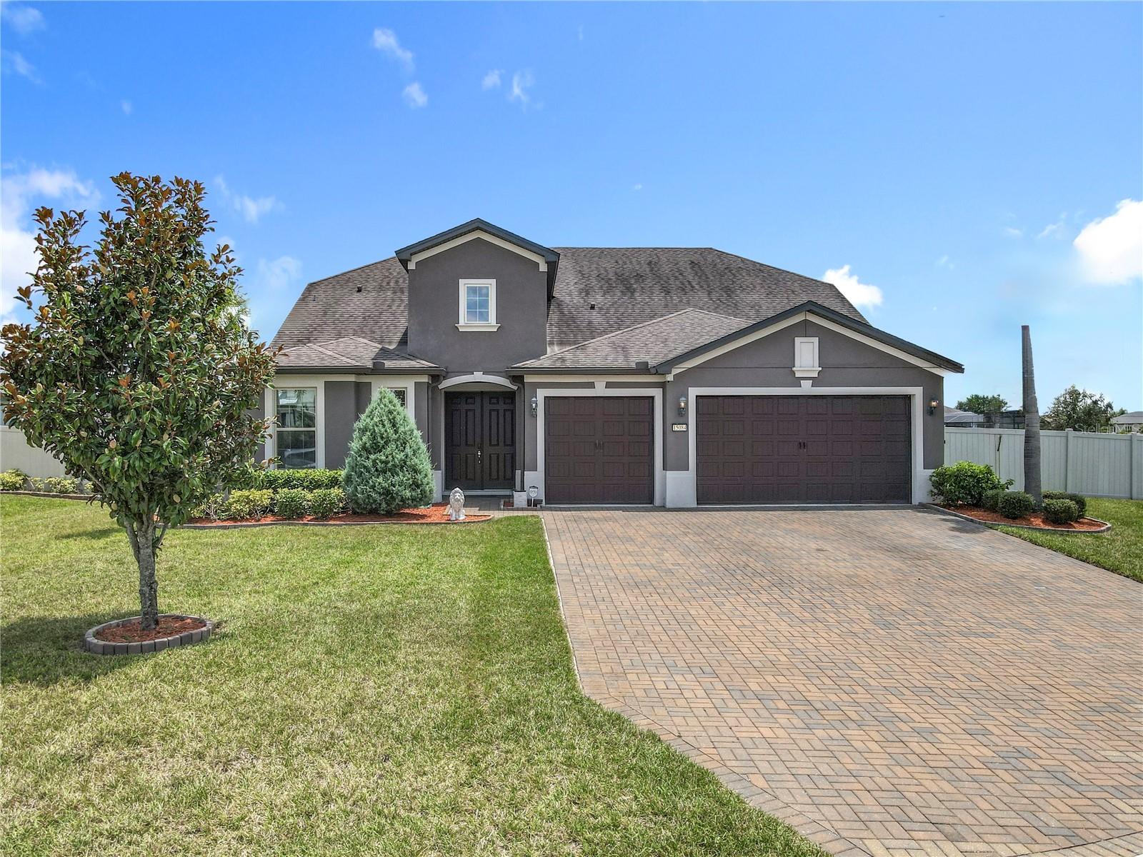 Single Family Residence in ORLANDO, FL - Daniel Dourado