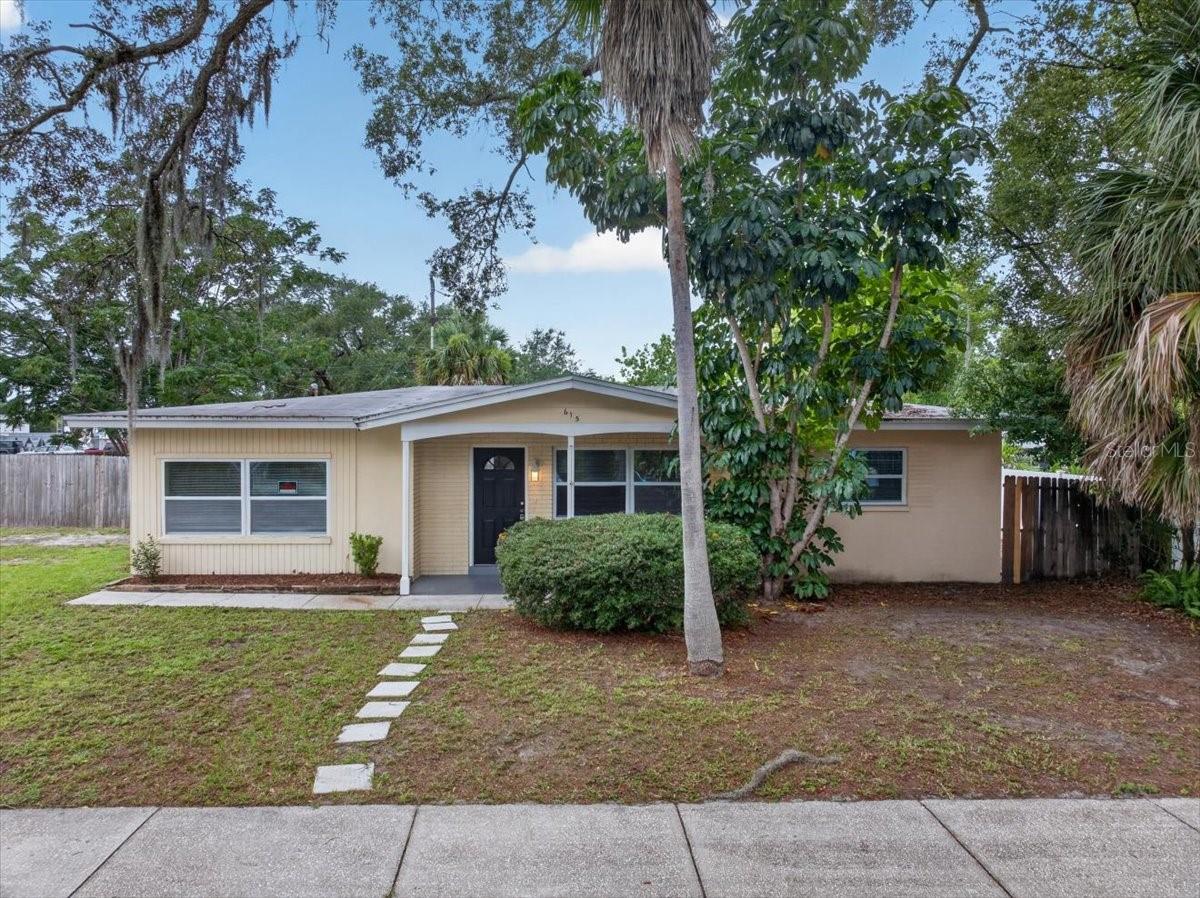 Single Family Residence in SAFETY HARBOR, FL - Daniel Dourado