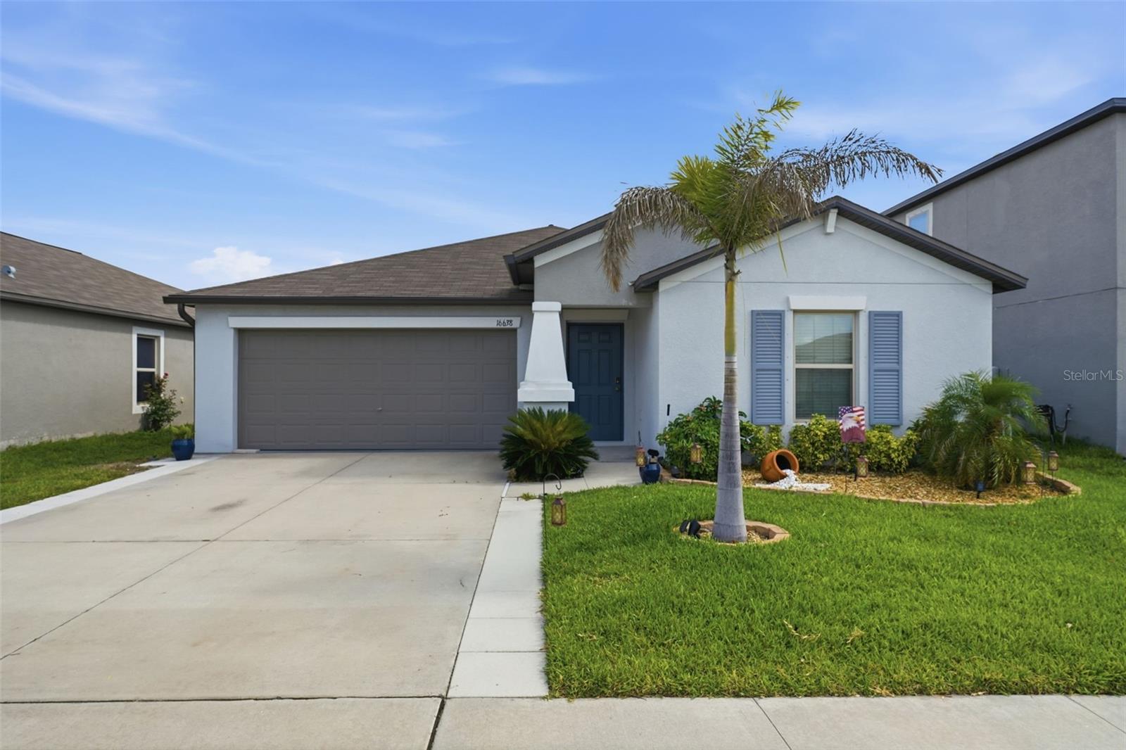 Single Family Residence in WIMAUMA, FL - Daniel Dourado