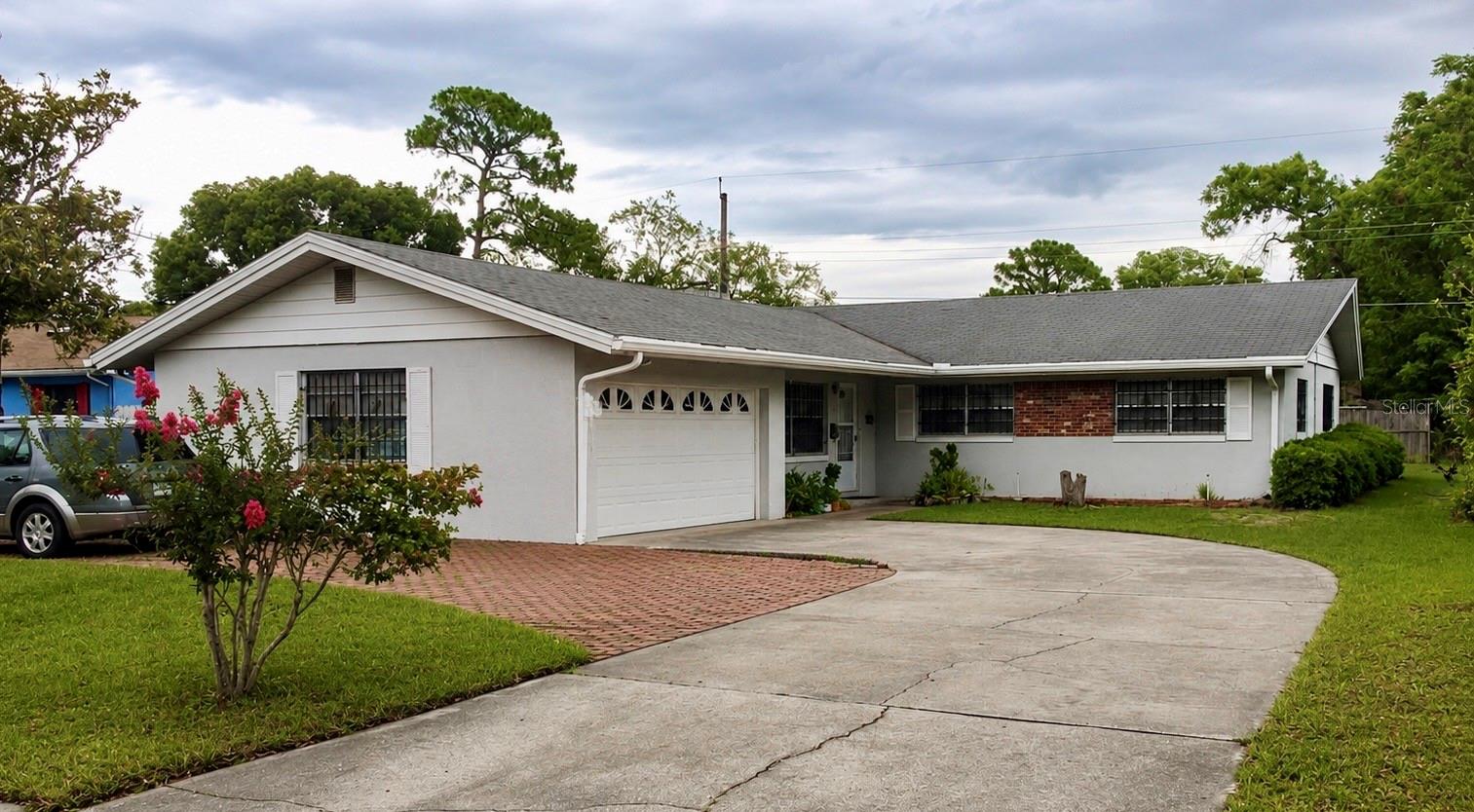Single Family Residence in ORLANDO, FL - Daniel Dourado