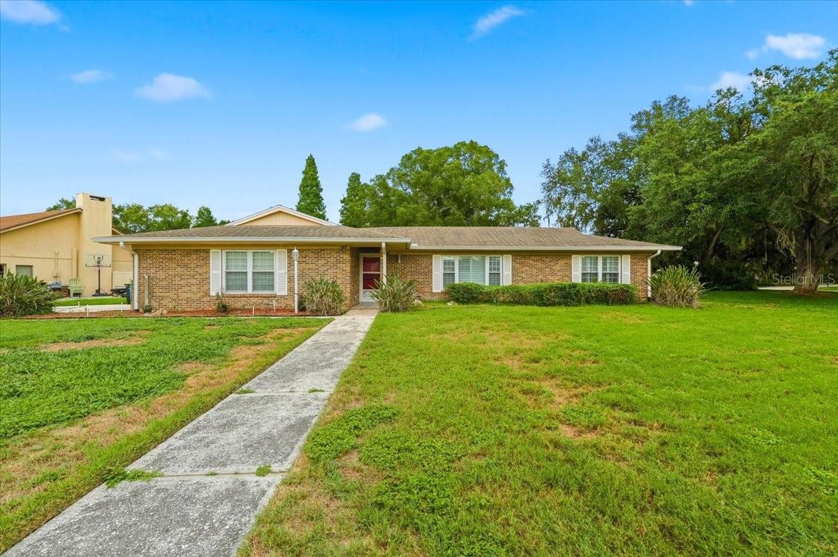 Single Family Residence in MULBERRY, FL - Daniel Dourado