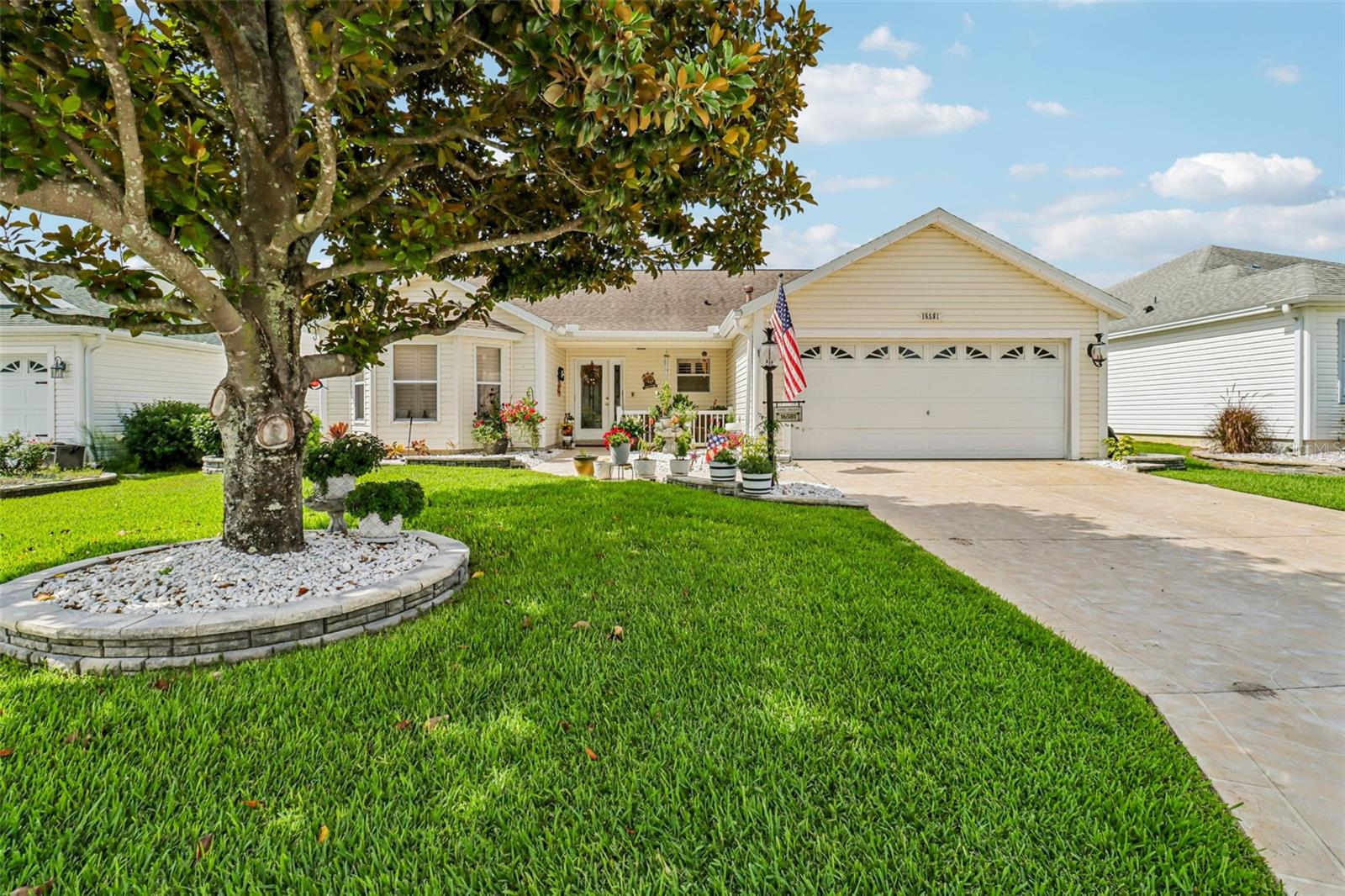 Single Family Residence in THE VILLAGES, FL - Daniel Dourado