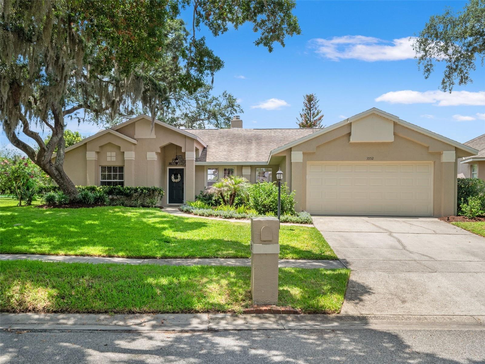Single Family Residence em OVIEDO, FL - Daniel Dourado