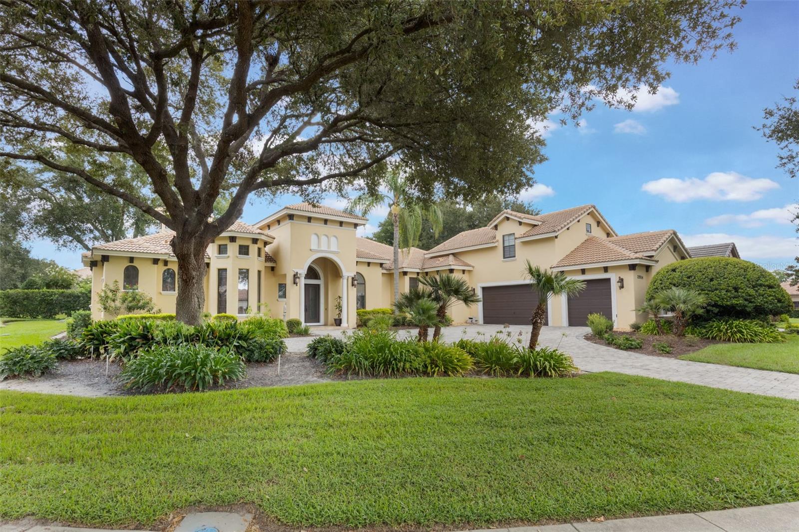 Single Family Residence in SORRENTO, FL - Daniel Dourado