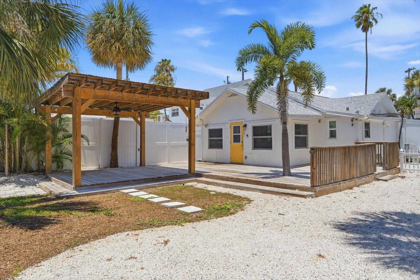 Single Family Residence em ST PETE BEACH, FL - Daniel Dourado