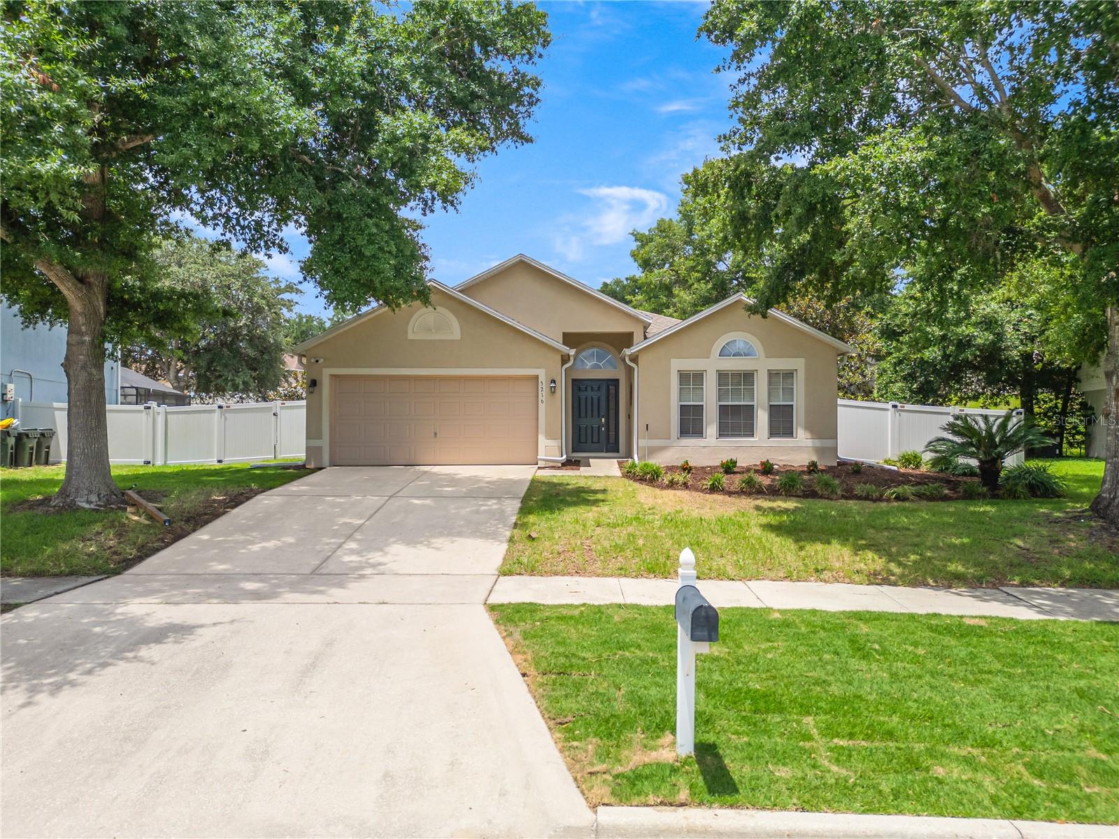 Single Family Residence in CLERMONT, FL - Daniel Dourado