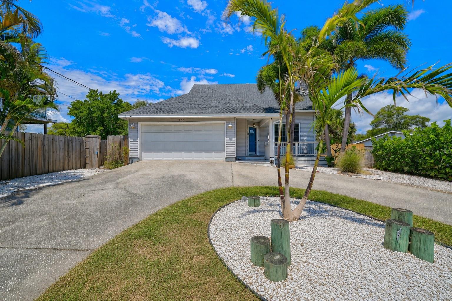 Single Family Residence in TARPON SPRINGS, FL - Daniel Dourado
