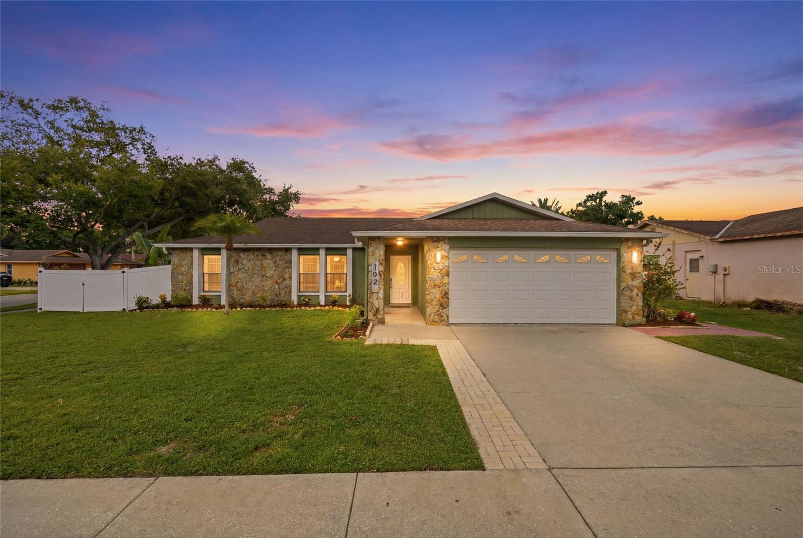 Single Family Residence in SAFETY HARBOR, FL - Daniel Dourado